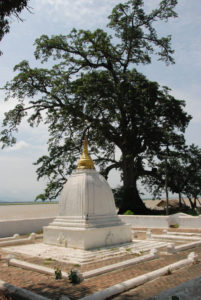Il modello in calce dello stupa di Mingun