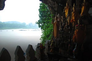 grotte sacre di Pak Ou