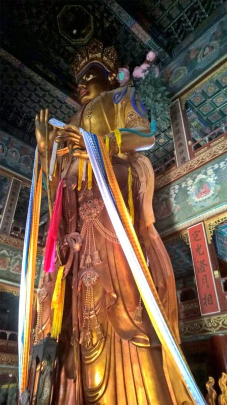 Il grande Buddha di legno di Wanfu